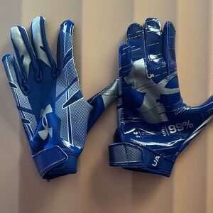 Boys Under Armour Football Gloves Never Worn